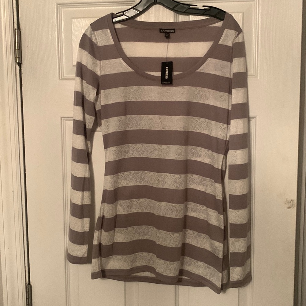 NWT fitted express long sleeve stripped top size large.